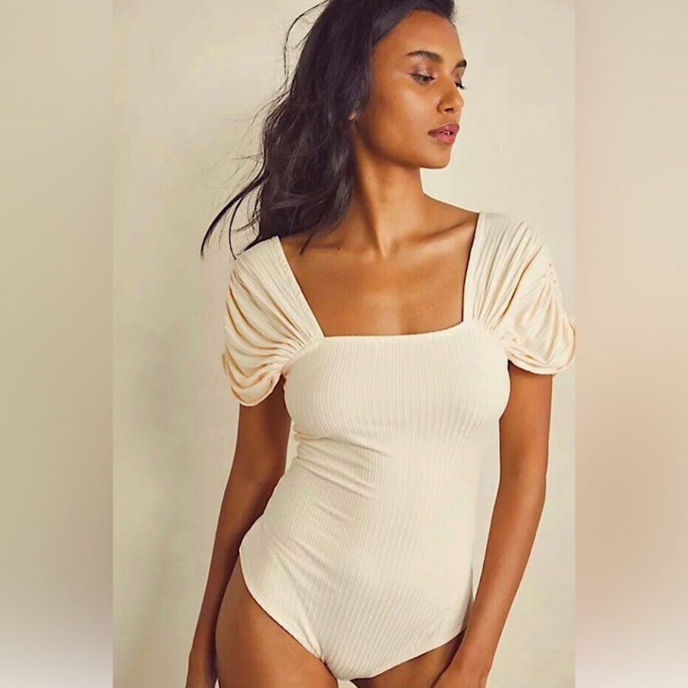 Free People XS Bodysuit in cream color